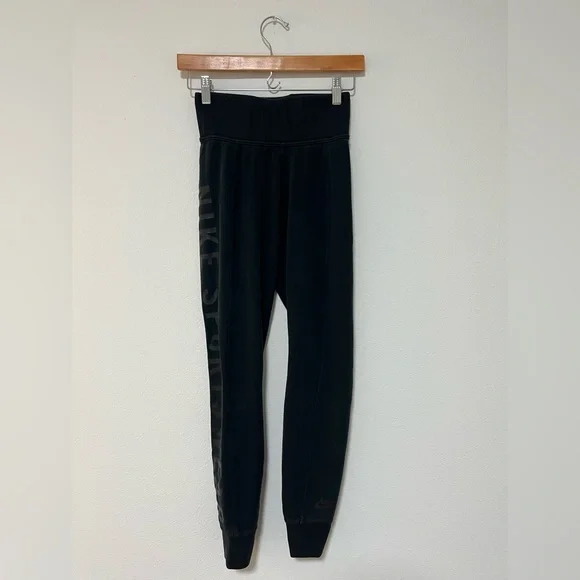 Nike Essentials Training Printed Leggings - Picture 2 of 11